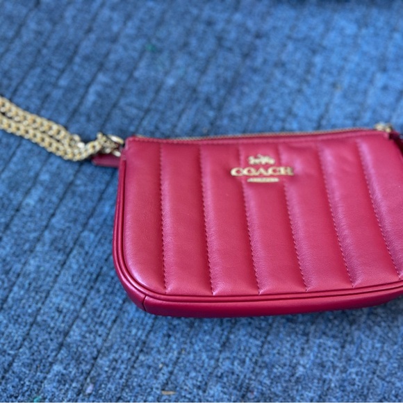 Coach Nolita quilted bag / wristlet red in gold hardware - Picture 5 of 13